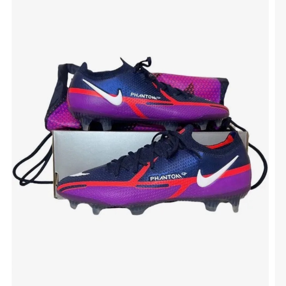 Nike Phantom GT2 Elite FG Soccer Cleats.